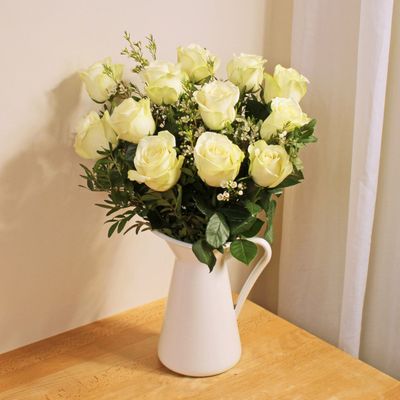 White roses can also symbolize a new beginning and everlasting love. Show your purest love to your partner this Valentine’s Day with these stunning hand cut flowers.